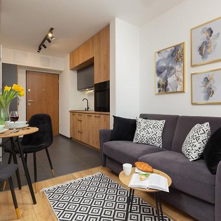 Warsaw Praga Kokoryczki Apartments With Parking By Noclegi Renters Bagian luar foto